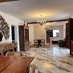 Casa grande com piscina
